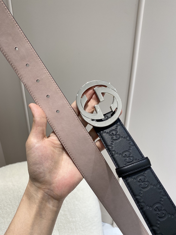 スーパーコピーグッチベルト着用イメージ